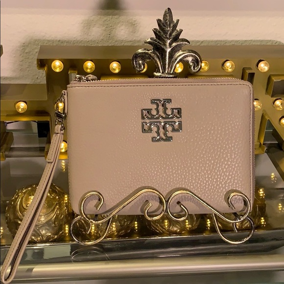 Tory Burch Handbags - Tory Burch Britten Large ZIP Pouch/wristlet